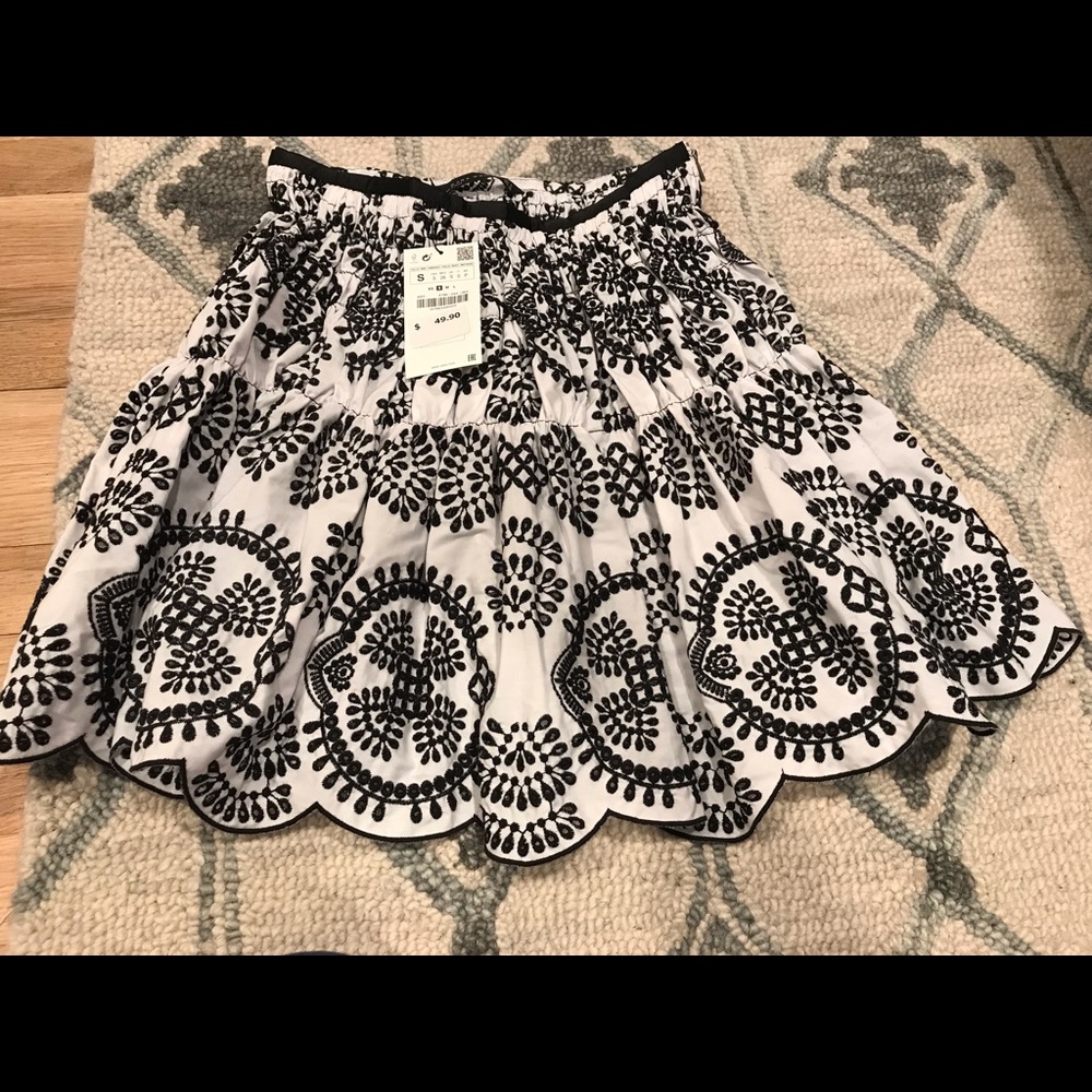 Women skirt by Zara new with tags size s